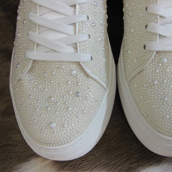 BETSEY JOHNSON BEADED SNEAKERS  NEW IN BOX (BOX NOT IN GOOD CONDITION)  SIZE 9.5 - Picture 4 of 16